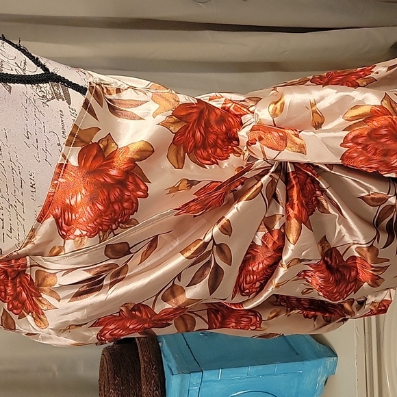 Dress 👗 by  Shein NNT - Picture 3 of 9